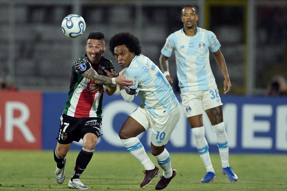 Willian confirma rescisão e se despede do Grêmio após passagem apagada