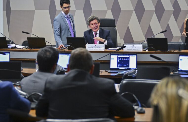 Ajustes no texto adiam votação da MP da “taxa das blusinhas”