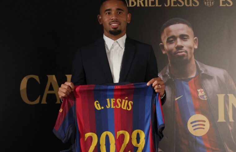 Barcelona contrata Gabriel Jesus por três anos