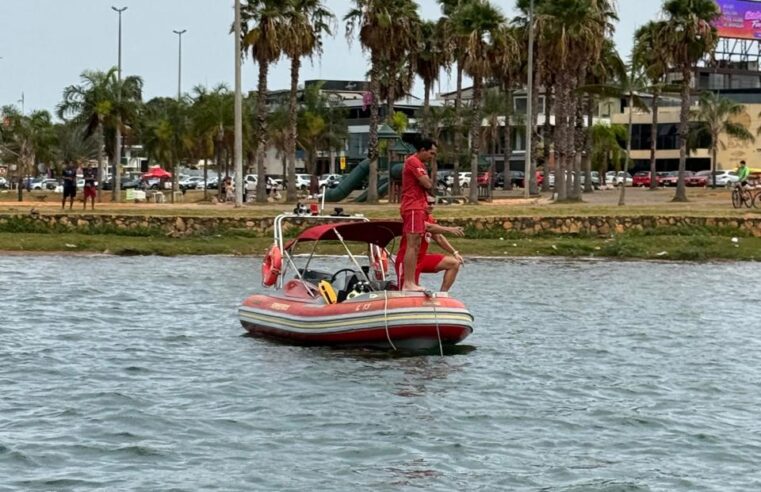 Bombeiros resgatam corpo que boiava no Lago Paranoá