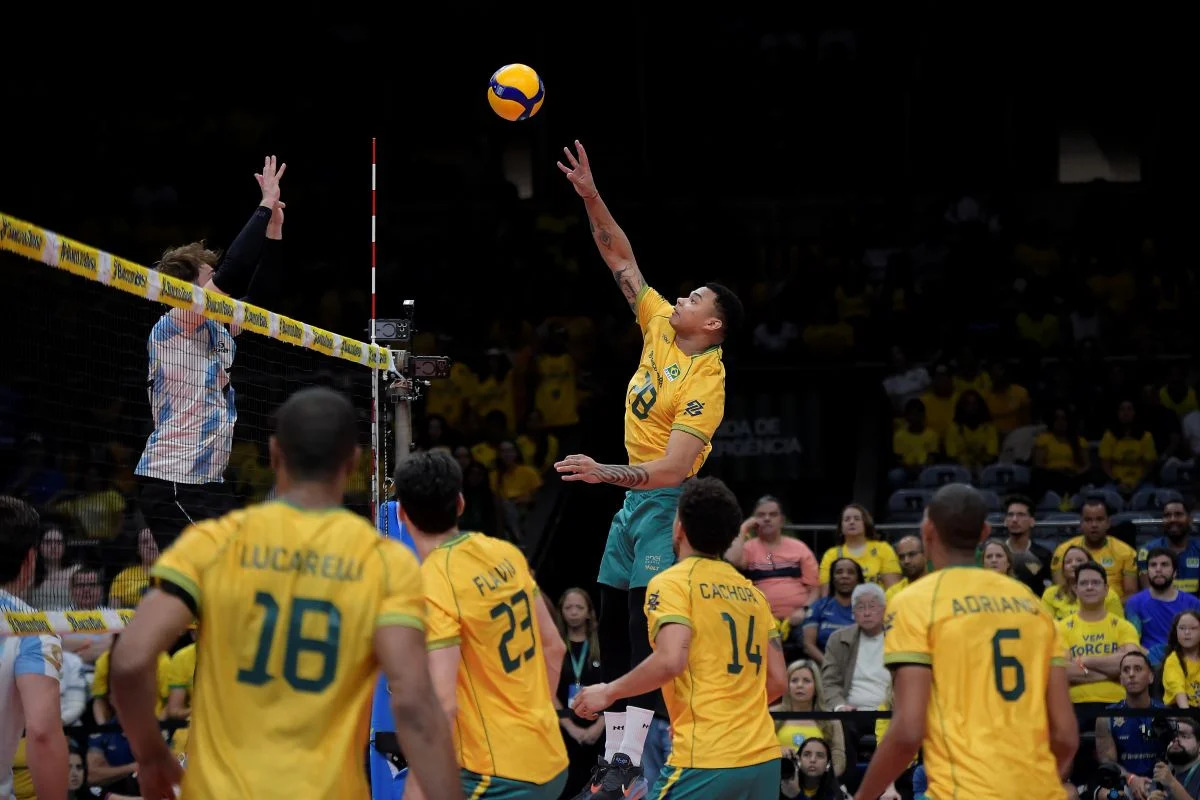 Brasil derrota a Argentina e garante vaga olímpica; confusão marca final do clássico