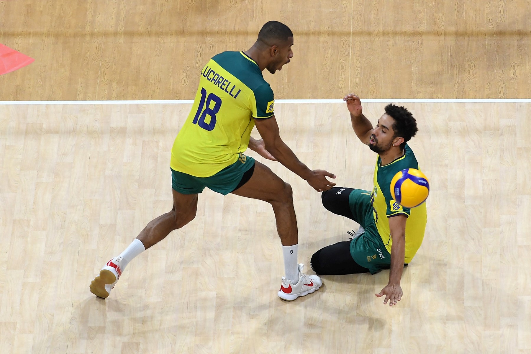 Brasil vence a Venezuela e garante vaga no Mundial de vôlei