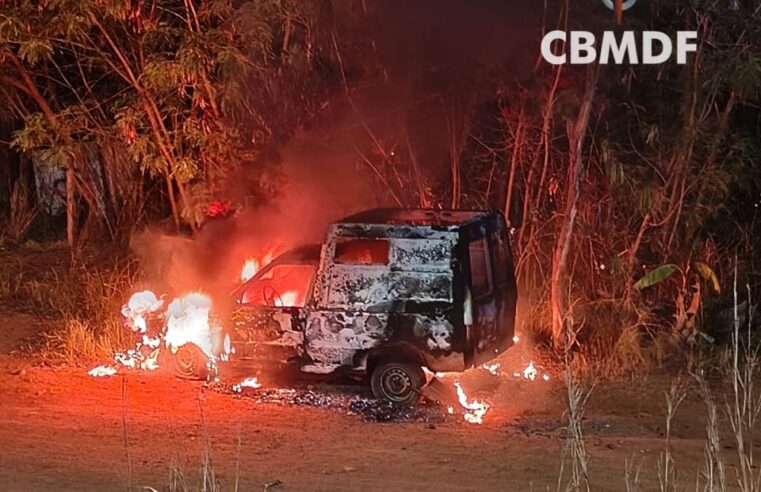 CBMDF é acionado após um veículo pegar fogo na EPNB