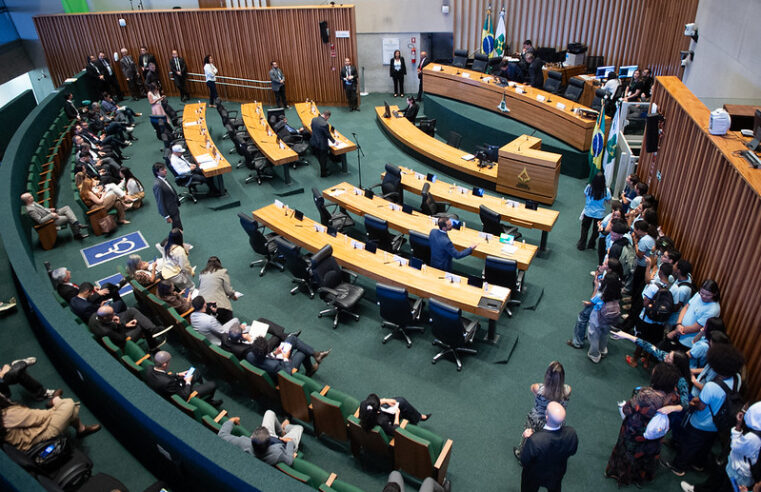 CLDF impõe piso de recursos para Defensoria e derruba veto do GDF à LDO