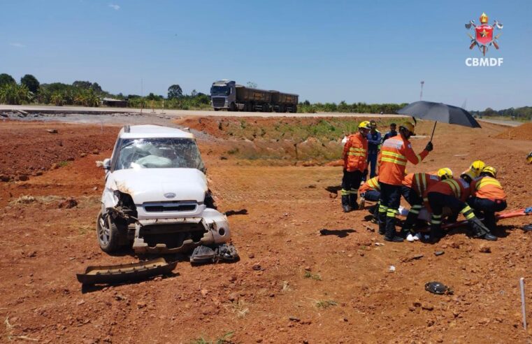 Capotamento deixa uma pessoa ferida na BR-080, em Brazlândia