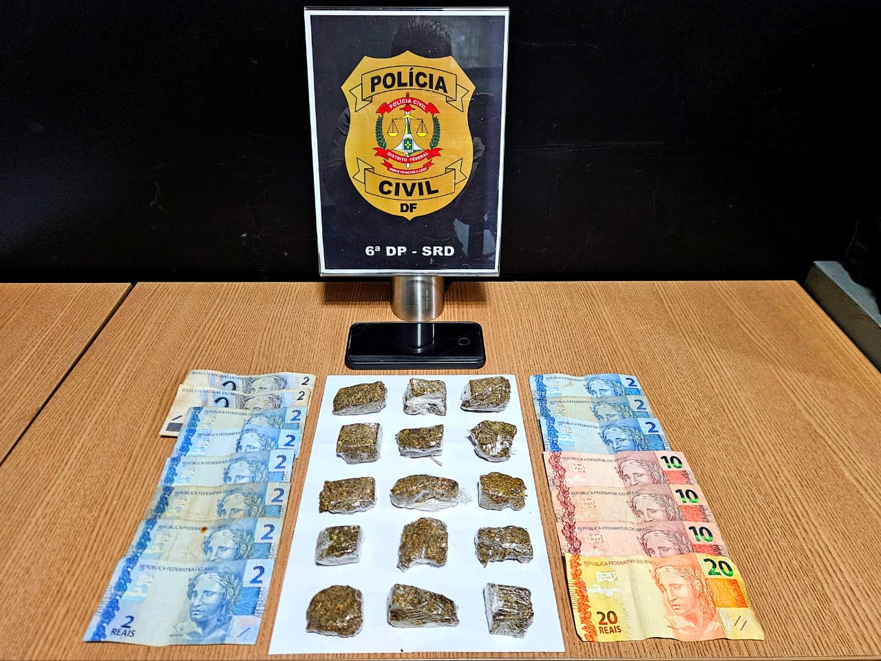 Casal é preso por tráfico de drogas após suspeito fugir para mata no Paranoá