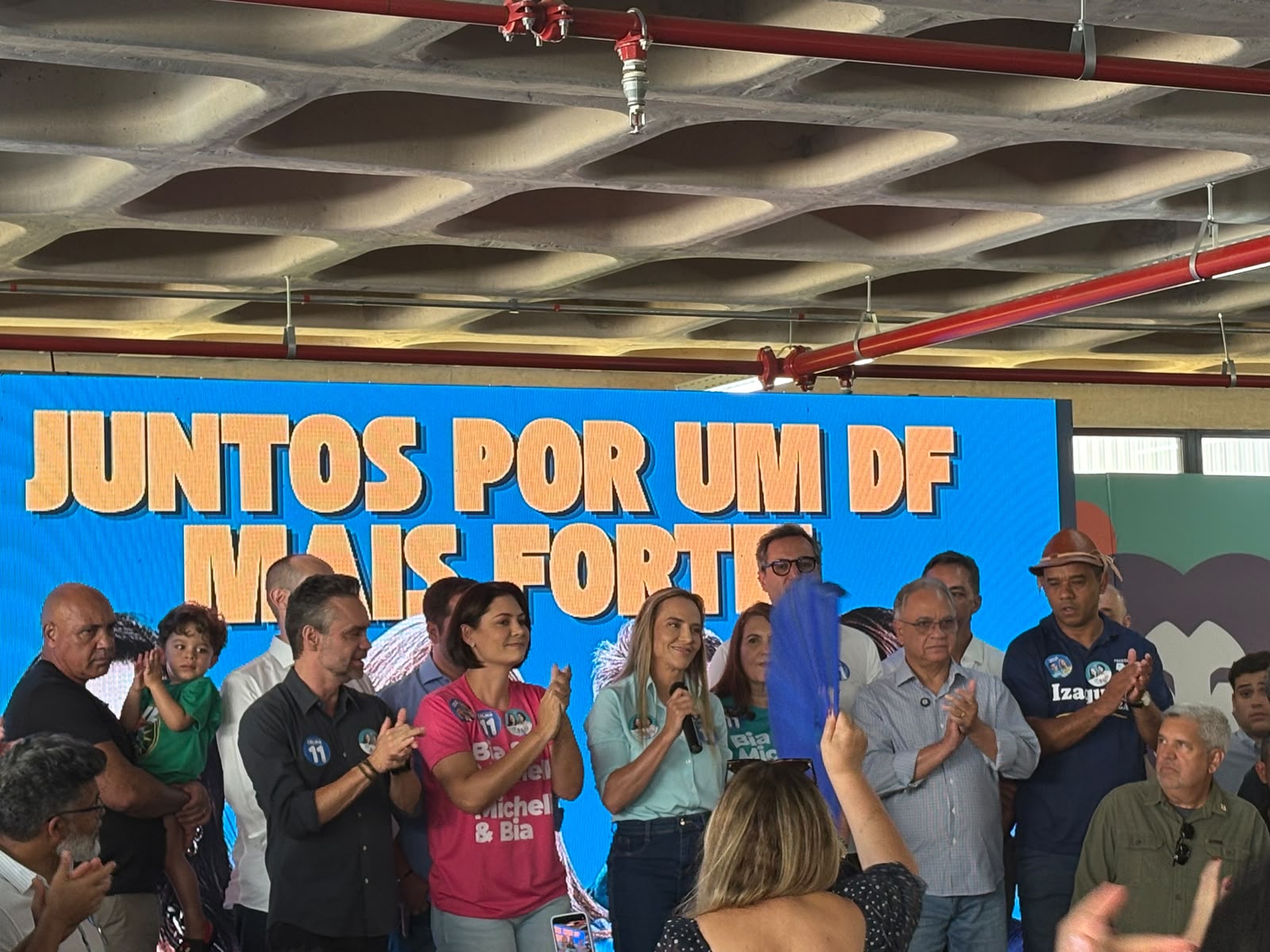 Celina se encontra com aliados e visita GDF Na Sua Porta em Arniqueiras
