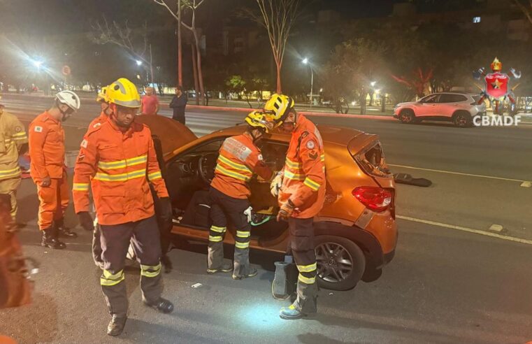 Colisão entre BYD e Kwid deixa motorista ferida na Asa Sul