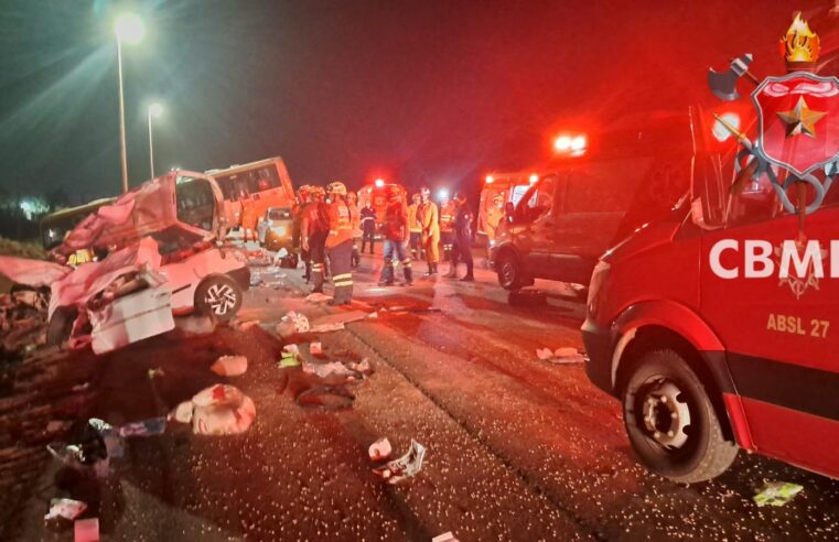 Colisão entre ônibus e carro deixa criança morta na BR-080, em Brazlândia