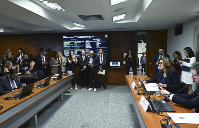 Comissão aprova MP da taxa das blusinhas: texto segue a plenários