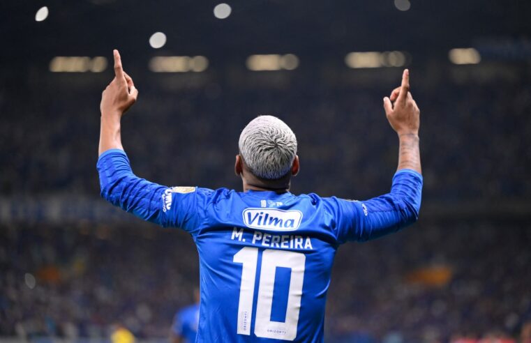 Cruzeiro bate Vitória de virada fora de casa e se recupera no Brasileirão