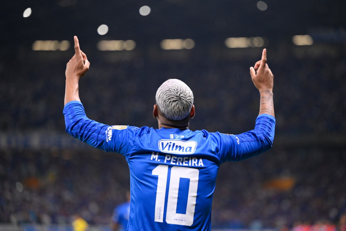 Cruzeiro bate Vitória de virada fora de casa e se recupera no Brasileirão