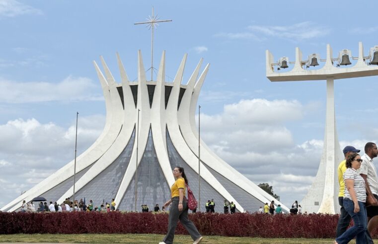 Entre aviões e lições de cidadania, famílias celebram o 7 de Setembro em Brasília