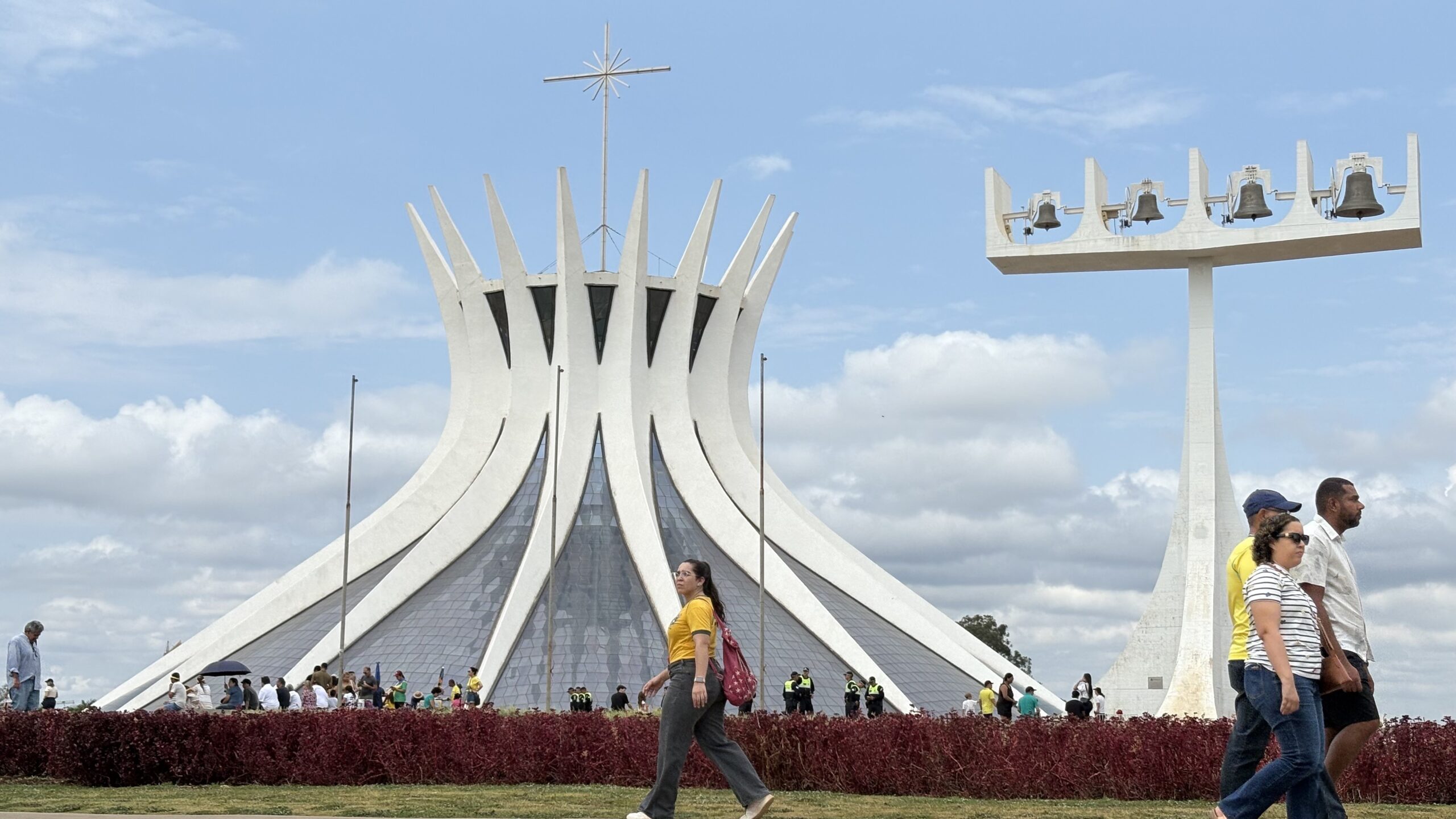 Entre aviões e lições de cidadania, famílias celebram o 7 de Setembro em Brasília