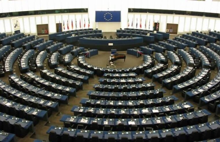 Eurodeputados pedem sanções contra Alexandre de Moraes na União Europeia