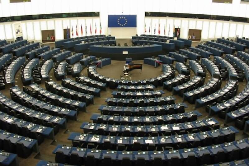 Eurodeputados pedem sanções contra Alexandre de Moraes na União Europeia