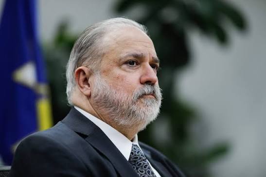 Ex-PGR Augusto Aras é aprovado como professor titular da UnB