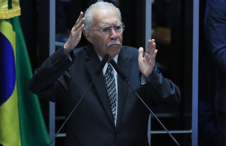 Ex-presidente José Sarney é internado com quadro de pneumonia