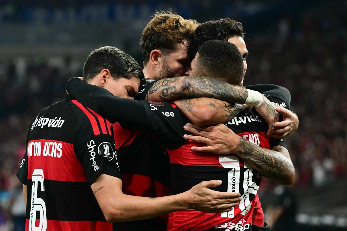 Flamengo sofre, mas vence o Remo e pressiona Palmeiras na briga pelo título do Brasileirão