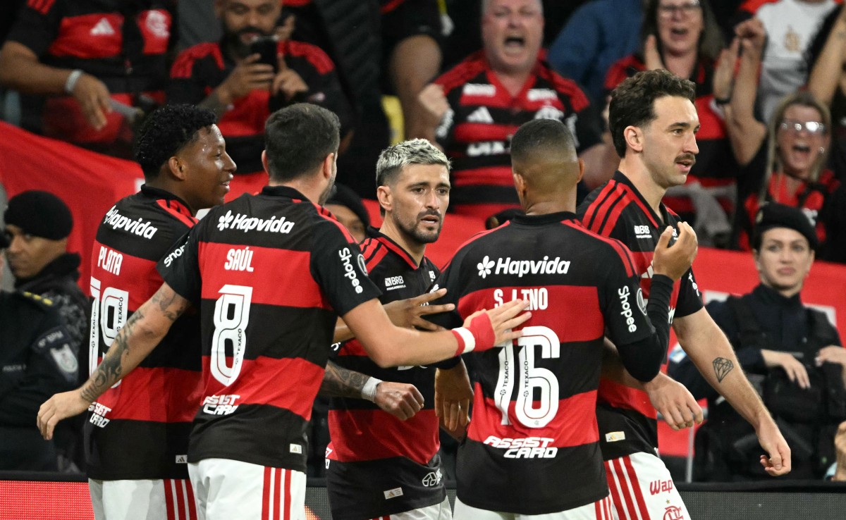 Flamengo vence Bragantino e abre vantagem; Pedro se irrita com substituição