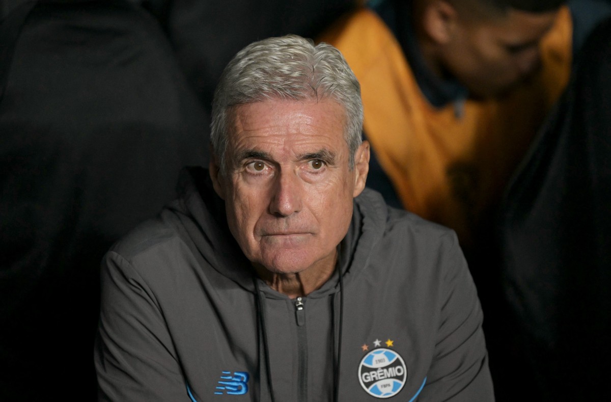 Grêmio demite Luís Castro após sequência ruim do Brasileirão; Felipão assume interinamente