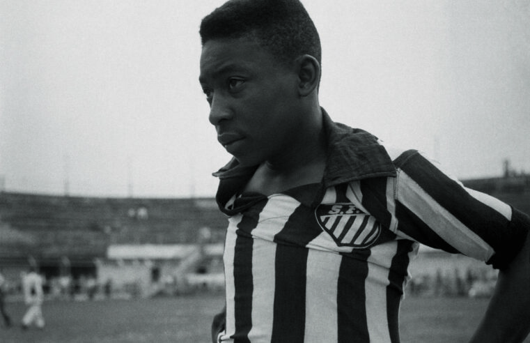 Há 70 anos, o menino que buscava cigarros marcou o primeiro de seus 1.283 gols
