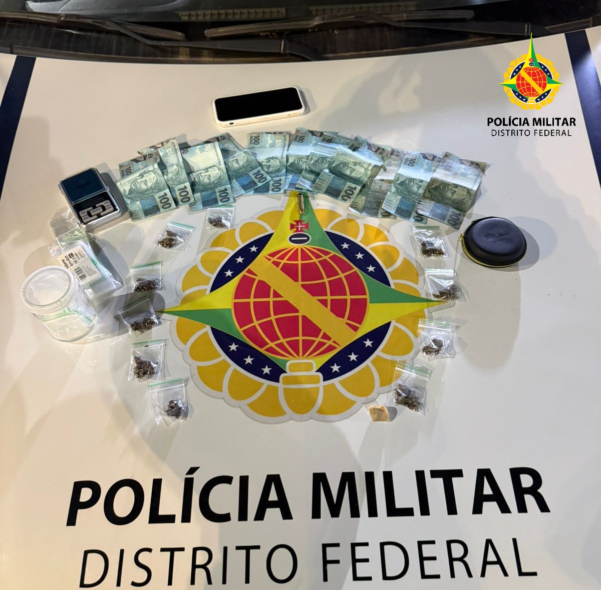 Homem admite guardar drogas em casa e acaba preso no DF