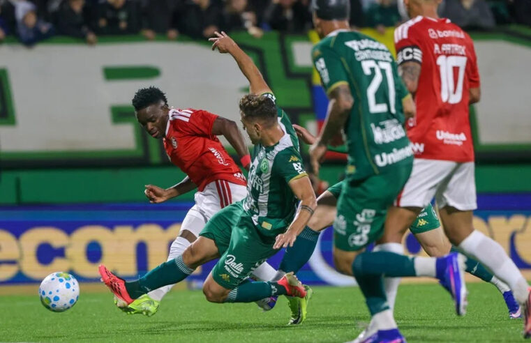 Inter vence a Chapecoense e respira na luta contra o rebaixamento