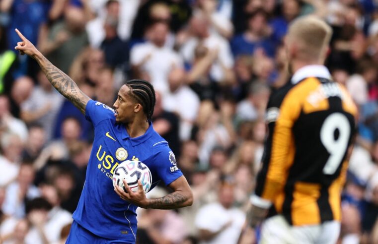 João Pedro marca, Chelsea reage e empata com Hull City; Liverpool deixa vitória escapar