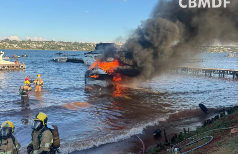 Lancha pega fogo e deixa quatro pessoas em estado grave no Lago Paranoá