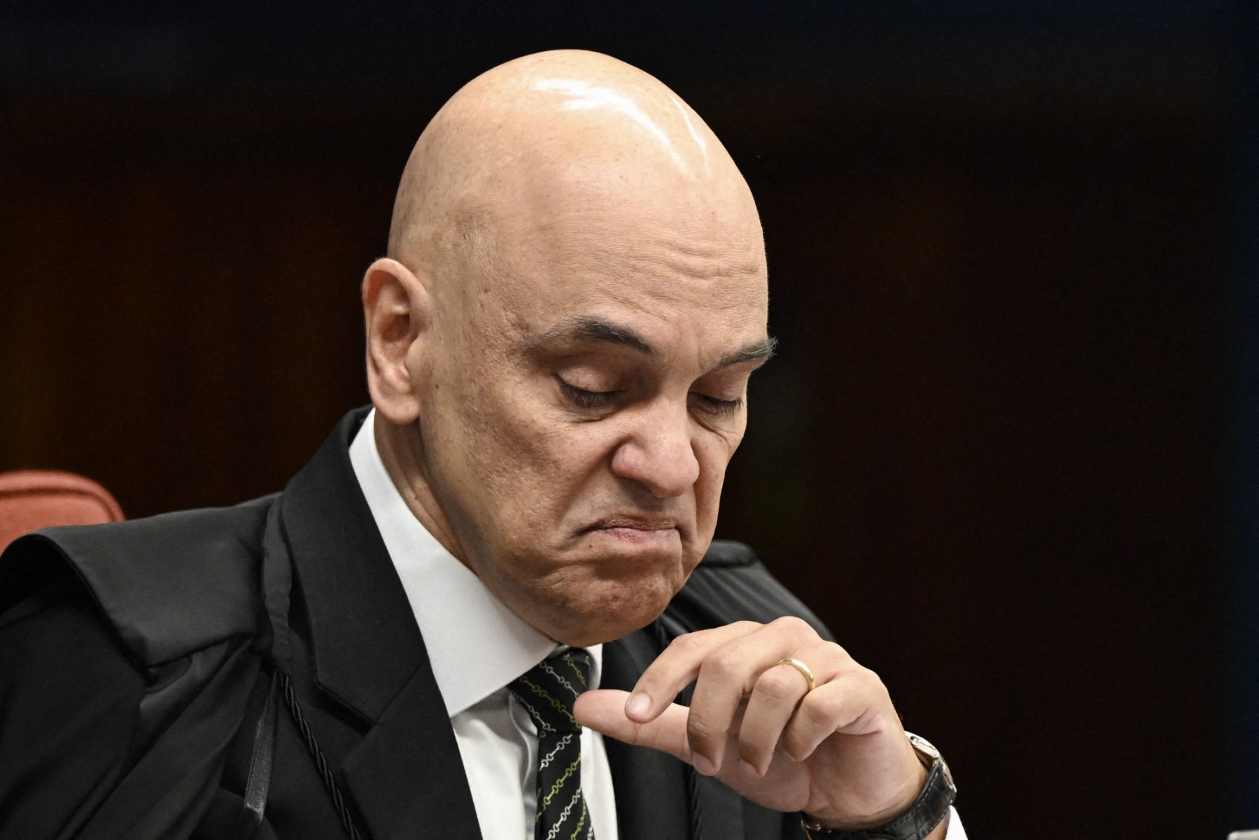 Manifestantes protestam contra Moraes antes de sessão do STF em Brasília