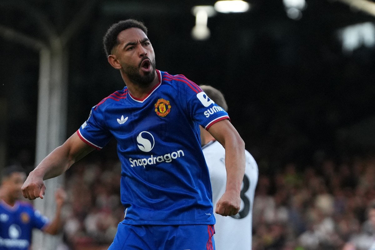 Matheus Cunha desencanta no Inglês e salva Manchester United de derrota