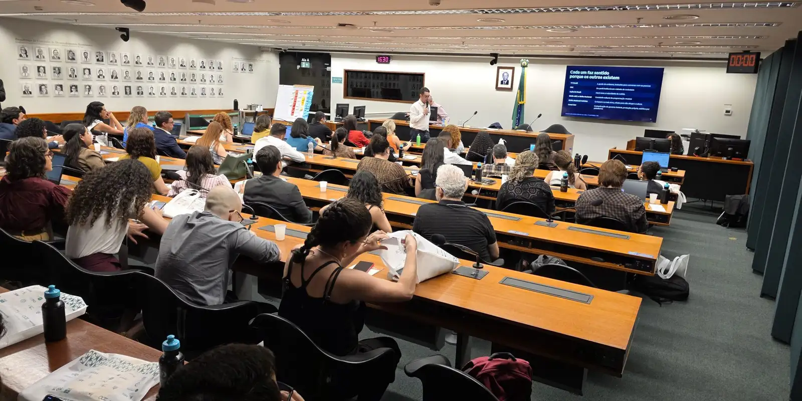 Pesquisadores debatem em Brasília o papel da comunicação pública