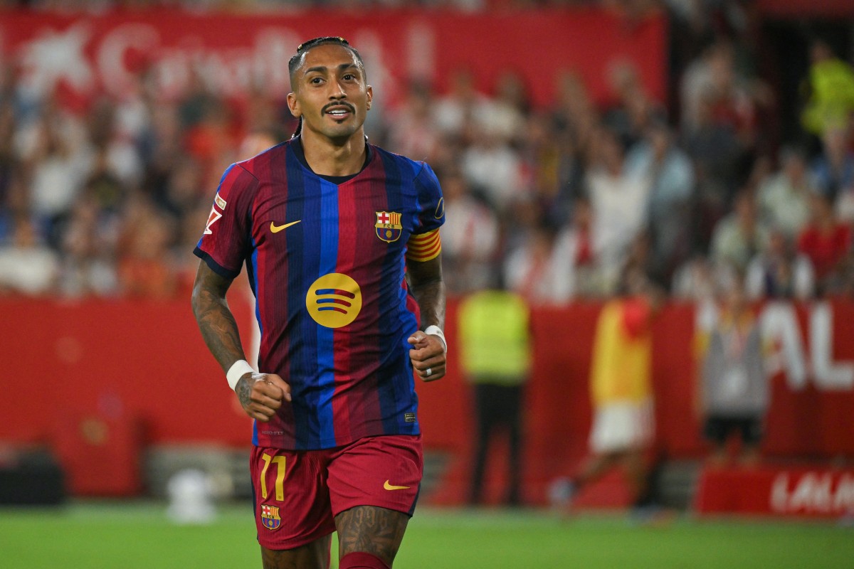 Raphinha anota mais um hat-trick, e Barcelona vira sobre o Sevilla e mantém 100% em LaLiga