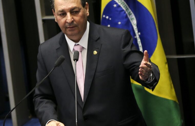 Relator da CCJ rejeita emendas da oposição que buscavam manter 6×1