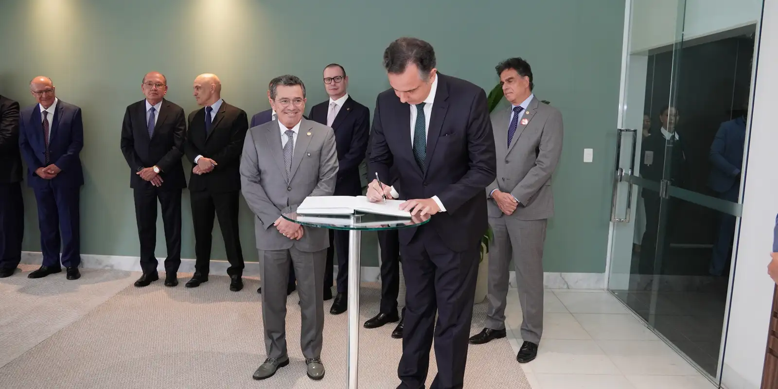 Rodrigo Pacheco toma posse como ministro do TCU