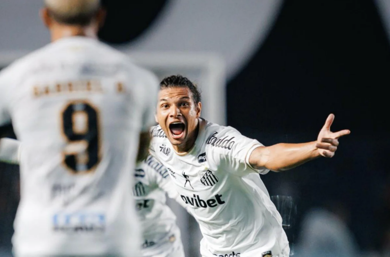 Santos vence Atlético-MG por 2 a 0 e abre vantagem nas quartas da Sul-Americana
