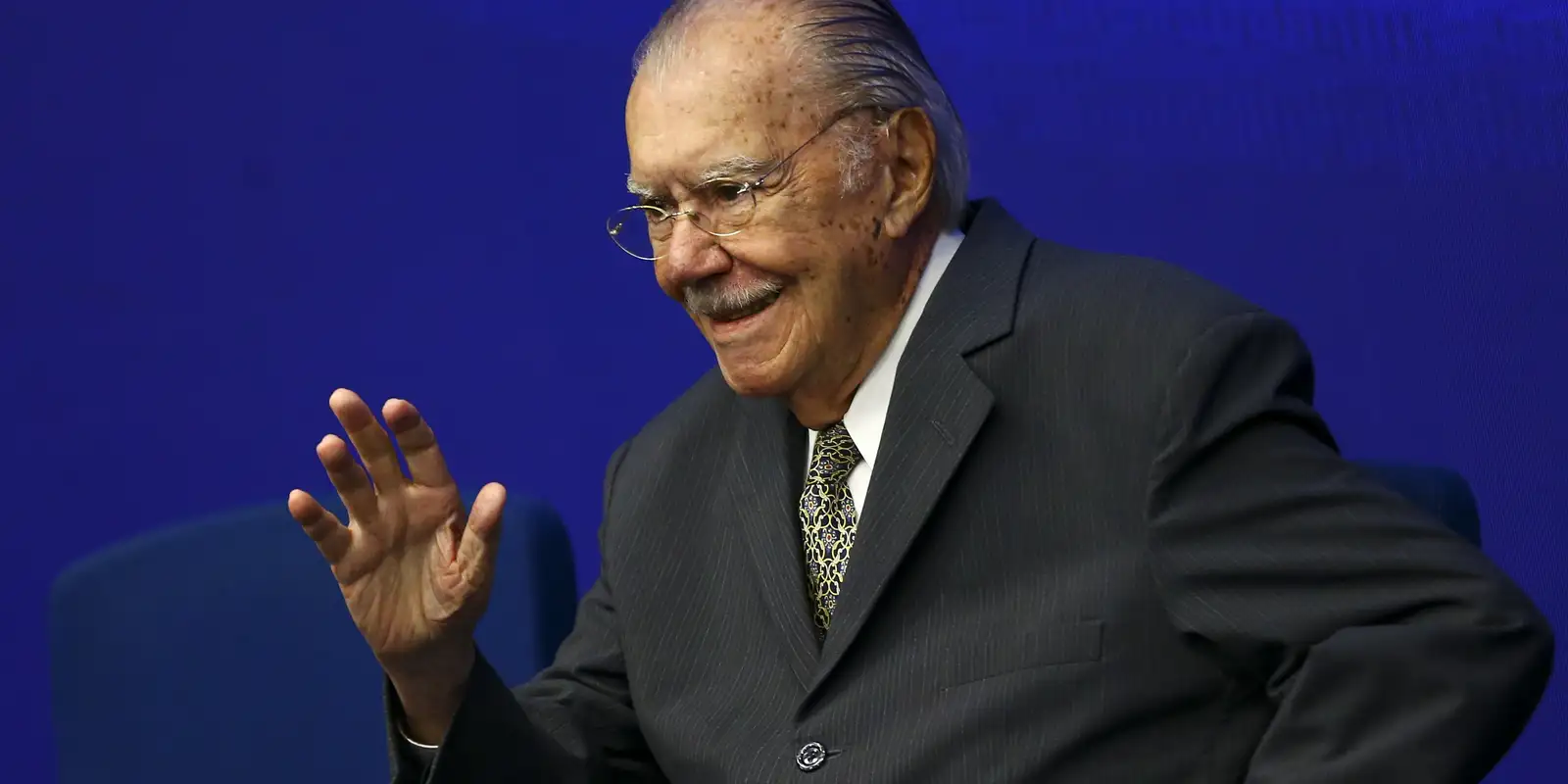 Sarney é internado no Sírio-Libanês para tratar pneumonia