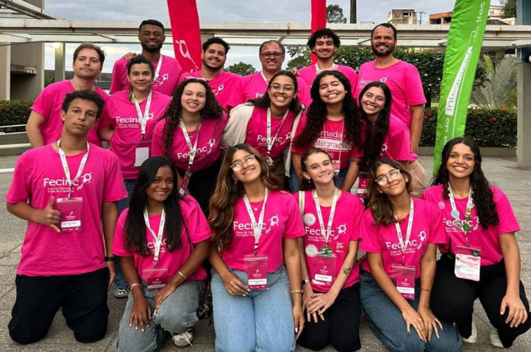 Sete jovens do DF viram embaixadores mirins da ciência