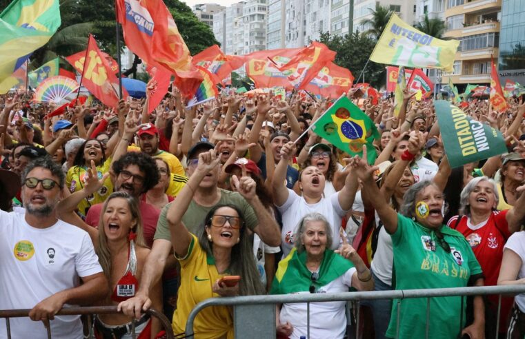 Ato em apoio à democracia e a Lula reúne milhares no Rio e Brasília