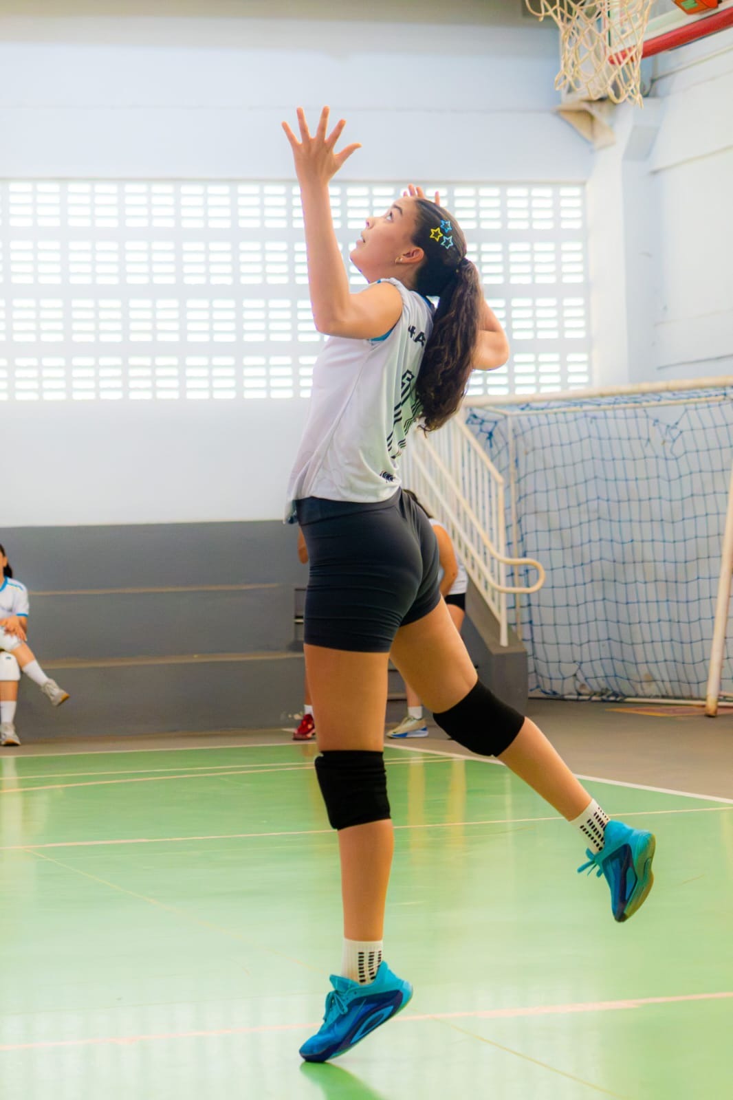 Adolescente de 15 anos estreia no time profissional do Brasília Vôlei