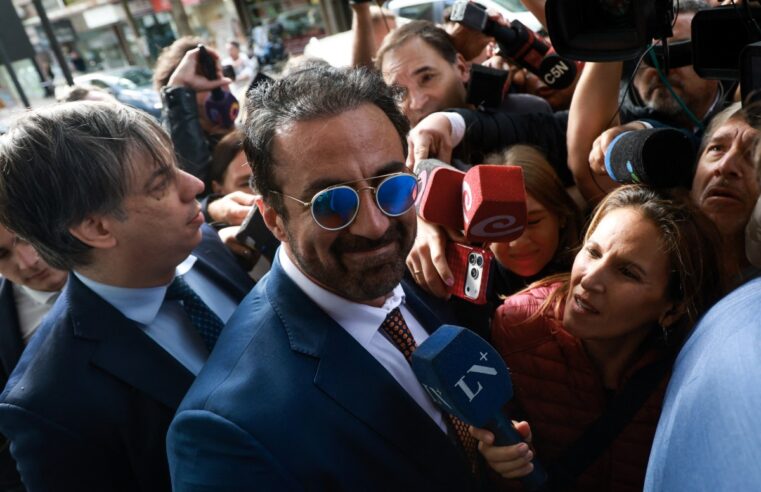 Advogado das irmãs de Maradona pede penas de até 10 anos por morte do astro argentino