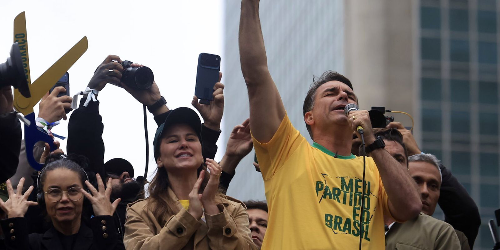 Aliado de Trump diz que Flávio Bolsonaro chegou aos EUA