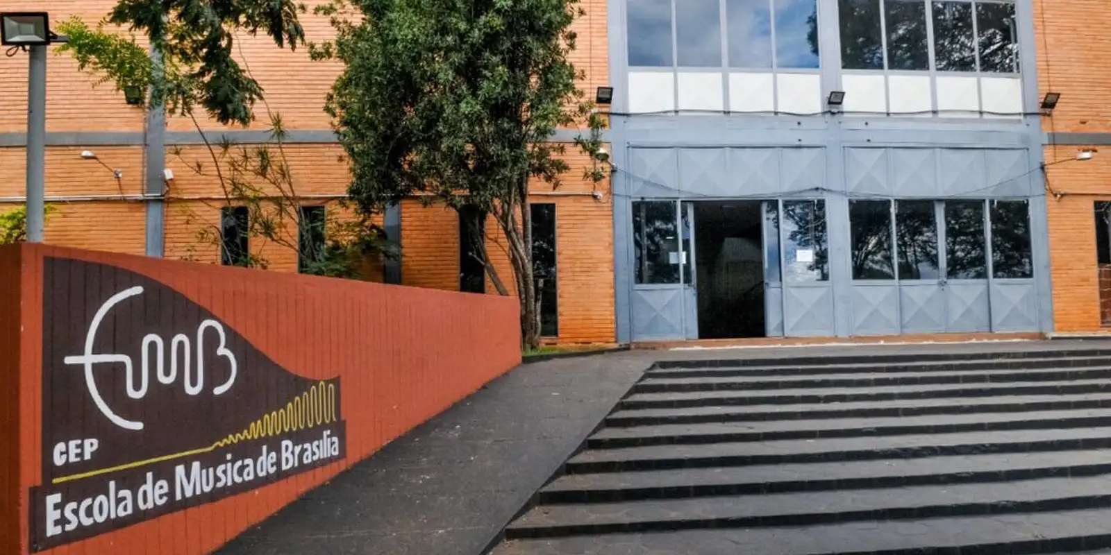 Alunos da Escola de Música de Brasília se apresentam na Rádio MEC