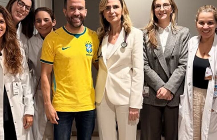 André Janones recebe alta e deixa hospital em São Paulo