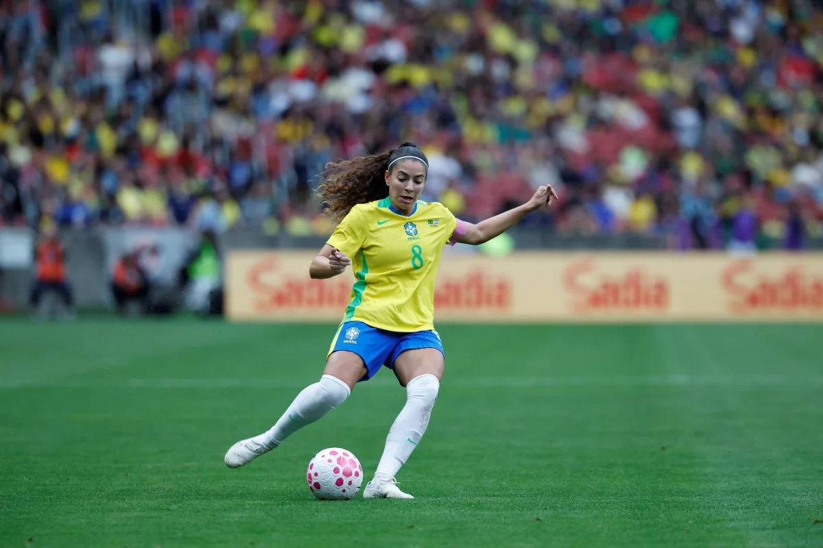 Angelina e Bruninha são cortadas da seleção brasileira, que enfrenta a Argentina na terça