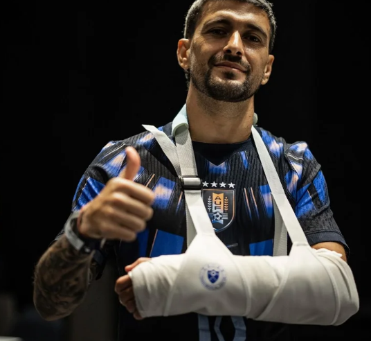 Arrascaeta recebe alta após cirurgia no punho esquerdo e inicia recuperação em casa