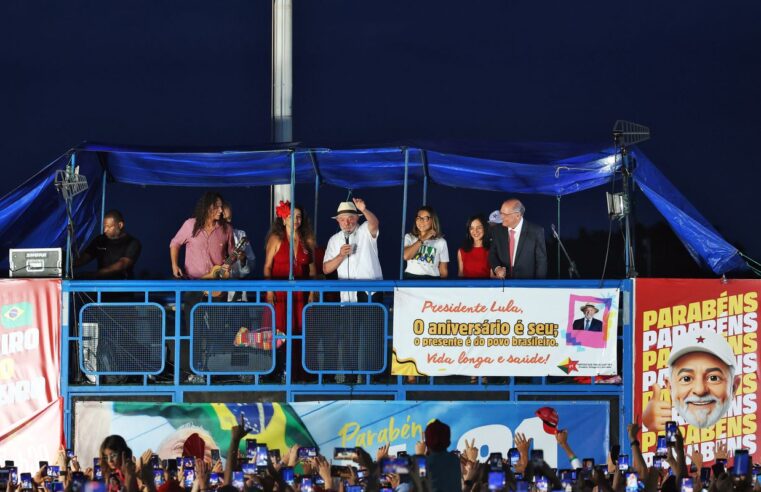 “Ato vergonhoso”, diz Lula sobre fuga de Flávio Bolsonaro