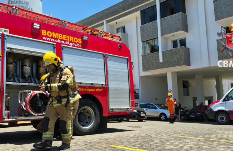 Bombeiros controlam incêndio em apartamento na Asa Norte