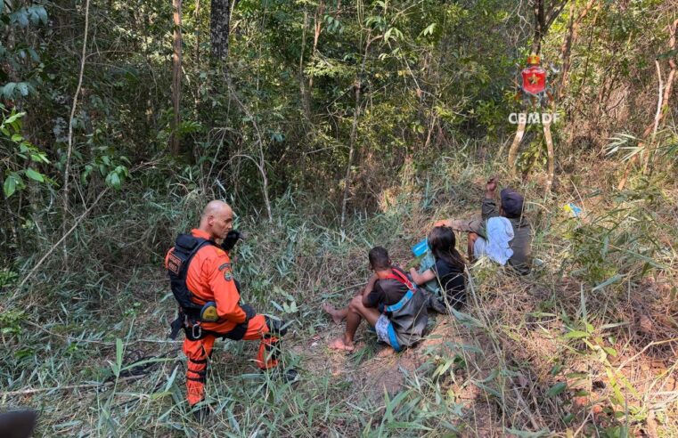 Bombeiros resgatam dois homens e uma mulher em cachoeira de Sobradinho
